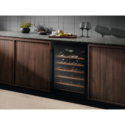 Electrolux EWUS052B5B Şarap Dolabı, 36 Şişe Kapasiteli - Görsel 3